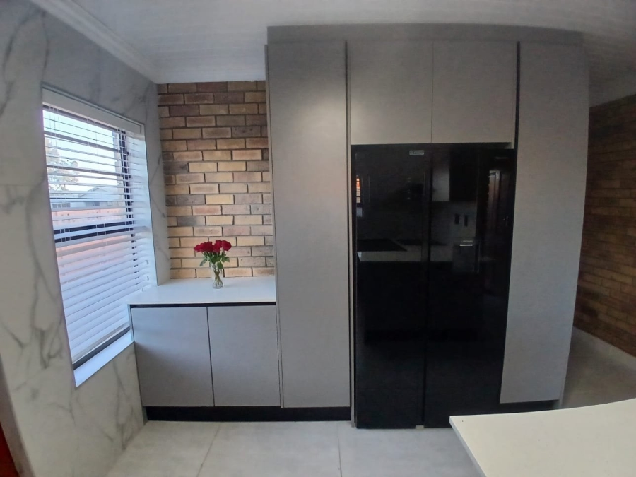 To Let 2 Bedroom Property for Rent in Rondevlei Park Western Cape